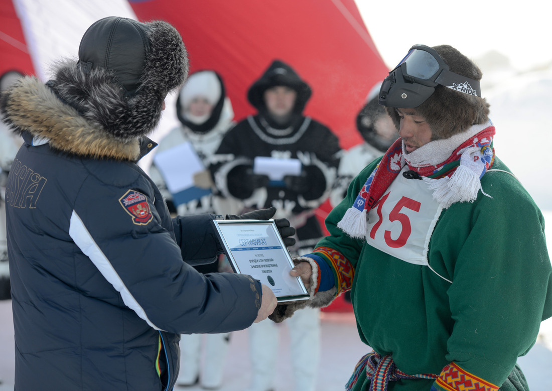 Certificate delivery ceremony to the winner of Reindeer Breeder's Day in the settlement of Tazovsky (April 2018)